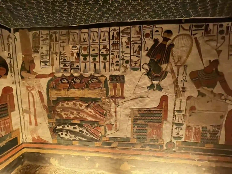 Valley of the Queens (1)