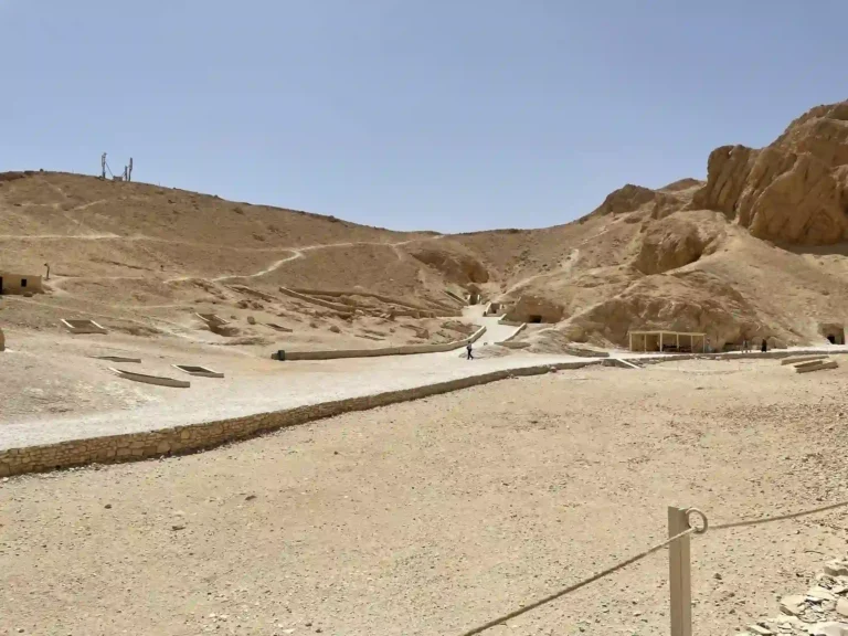 Valley of the Queens (4)